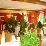 Hotel La Pierre Lys 2*