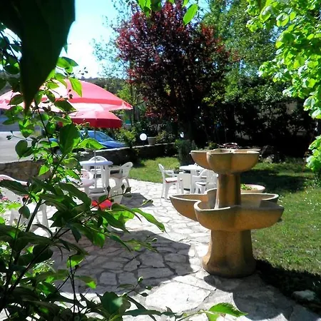 فندق لا بيير ليس كويلان