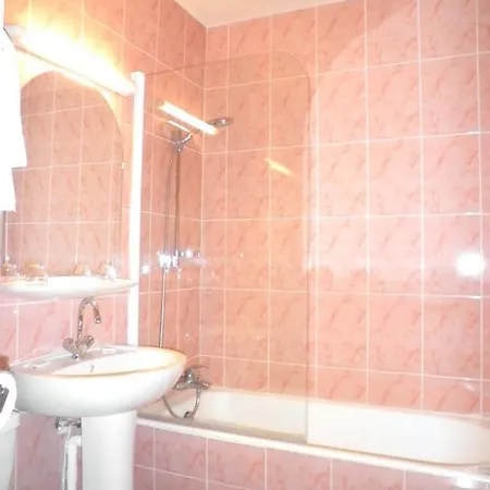 لا بيير ليس فندق