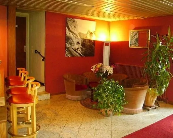 Hotel La Pierre Lys 2*