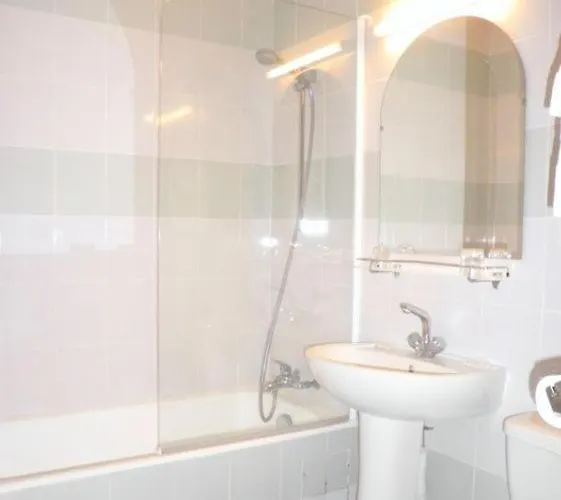 La Pierre Lys Hotel 2*