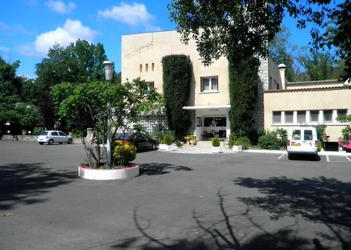 Hotel La Pierre Lys 2*