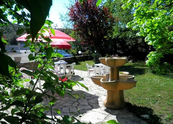 Hotel La Pierre Lys Quillan