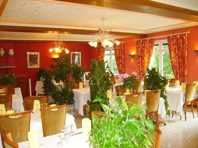 Hotel La Pierre Lys 2*