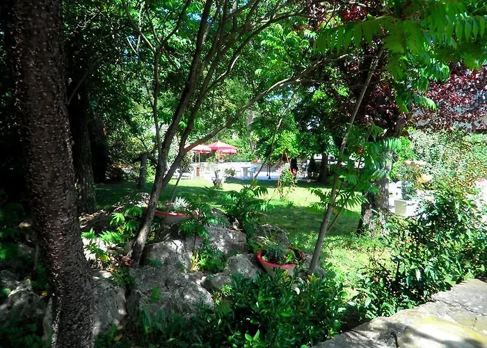 La Pierre Lys Hotel 2*