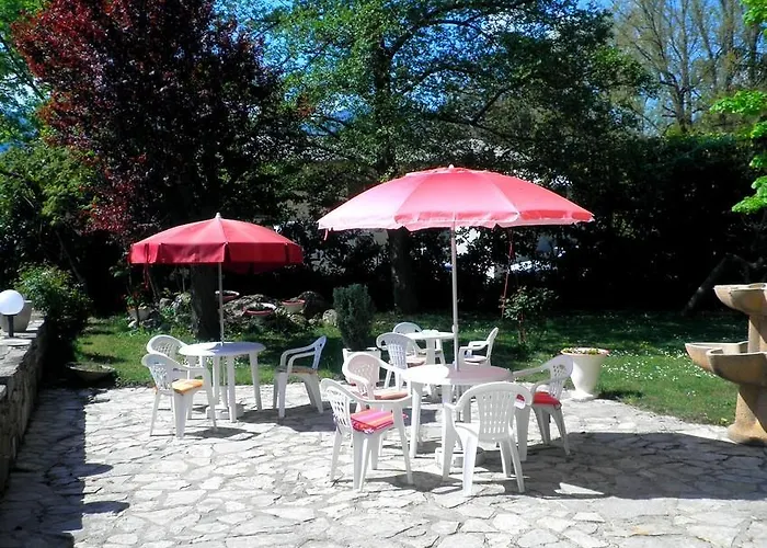 Hotel La Pierre Lys Quillan